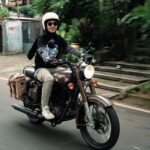 Dian Ayu Instagram - Bismillahirrohmanirrohim 🇵🇸 . . InsyaAllah saya dan @dianayulestari akan melelang motor simpanan kami, ROYAL ENFIELD CLASSIC 500 “PEGASUS” LIMITED EDITION hanya ada 40 unit di Indonesia dan 1000 unit di seluruh dunia produksi tahun 2018 dengan kilometer rendah 100++ dan seluruh hasil penjualannya nanti 100% akan disumbangkan untuk saudara-saudari kita di Palestina.. . . LELANG dibuka di kolom komentar dari harga beli kami dulu Rp. 109.900.000 dan penawaran berlaku dalam kelipatan 5 juta, dimulai per hari kami posting dan ditutup pada hari Selasa 7 November 2023 pukul 20.00 WIB.. . . Jika penawar tertinggi tidak bisa dihubungi maka pemenang lelang akan diberikan kepada penawar tertinggi kedua dan begitu seterusnya.. . . Semoga Allah selalu menjaga dan meluruskan niat kita, semoga pertikaian di Palestina segera reda, semoga motor ini kelak bermanfaat dunia akhirat bagi pemiliknya.. . . Selalu selipkan doa untuk saudara-saudara kita khususnya untuk di Palestina, “From the river to the sea, Palestine will be free!” Palestine Will be Free
