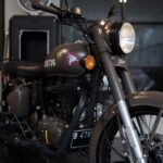Dian Ayu Instagram - Bismillahirrohmanirrohim 🇵🇸 . . InsyaAllah saya dan @dianayulestari akan melelang motor simpanan kami, ROYAL ENFIELD CLASSIC 500 “PEGASUS” LIMITED EDITION hanya ada 40 unit di Indonesia dan 1000 unit di seluruh dunia produksi tahun 2018 dengan kilometer rendah 100++ dan seluruh hasil penjualannya nanti 100% akan disumbangkan untuk saudara-saudari kita di Palestina.. . . LELANG dibuka di kolom komentar dari harga beli kami dulu Rp. 109.900.000 dan penawaran berlaku dalam kelipatan 5 juta, dimulai per hari kami posting dan ditutup pada hari Selasa 7 November 2023 pukul 20.00 WIB.. . . Jika penawar tertinggi tidak bisa dihubungi maka pemenang lelang akan diberikan kepada penawar tertinggi kedua dan begitu seterusnya.. . . Semoga Allah selalu menjaga dan meluruskan niat kita, semoga pertikaian di Palestina segera reda, semoga motor ini kelak bermanfaat dunia akhirat bagi pemiliknya.. . . Selalu selipkan doa untuk saudara-saudara kita khususnya untuk di Palestina, “From the river to the sea, Palestine will be free!” Palestine Will be Free