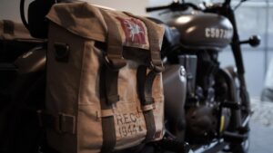 Dian Ayu Instagram - Bismillahirrohmanirrohim 🇵🇸
.
.
InsyaAllah saya dan @dianayulestari akan melelang motor simpanan kami, ROYAL ENFIELD CLASSIC 500 “PEGASUS” LIMITED EDITION hanya ada 40 unit di Indonesia dan 1000 unit di seluruh dunia produksi tahun 2018 dengan kilometer rendah 100++ dan seluruh hasil penjualannya nanti 100% akan disumbangkan untuk saudara-saudari kita di Palestina..
.
.
LELANG dibuka di kolom komentar dari harga beli kami dulu Rp. 109.900.000 dan penawaran berlaku dalam kelipatan 5 juta, dimulai per hari kami posting dan ditutup pada hari Selasa 7 November 2023 pukul 20.00 WIB..
.
.
Jika penawar tertinggi tidak bisa dihubungi maka pemenang lelang akan diberikan kepada penawar tertinggi kedua dan begitu seterusnya..
.
.
Semoga Allah selalu menjaga dan meluruskan niat kita, semoga pertikaian di Palestina segera reda, semoga motor ini kelak bermanfaat dunia akhirat bagi pemiliknya..
.
.
Selalu selipkan doa untuk saudara-saudara kita khususnya untuk di Palestina, “From the river to the sea, Palestine will be free!”