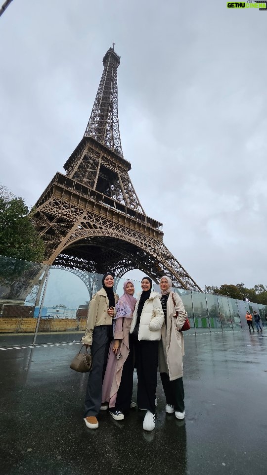 Dian Ayu Instagram - disini kita menuai rasa bersama.. bukan tentang dimana namun dengan siapa . #diksiaca #editedbyumi #wheninfrance Eiffel Tower - Paris, France