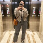 Dian Ayu Instagram - Selamat malam minggu dari aku yang udah 37 tapi ingin berasa 17 teros 😝🫰🏻