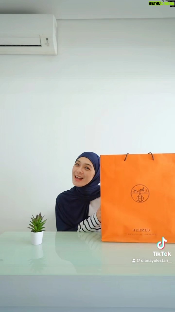 Dian Ayu Instagram - Unboxing time~ . . #MakinDekilMakinSayang