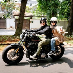 Dian Ayu Instagram - Hiburan ku hari ini disponsori oleh @dianayulestari ❤️🌺 Laff yu udh mau boncengin adeknya.

Made my day🌸

📸 @gradykayzel