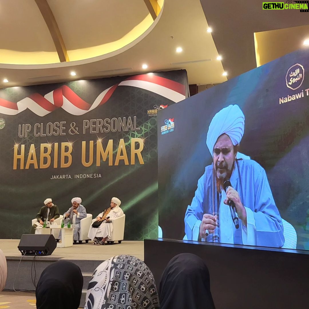 Dian Ayu Instagram - masyaallaahh tabbarakallah 20 agustus 2023 diberi kesempatan untuk memperdalam ilmu dari guru Habib Umar yang biasanyaa hanya nonton youtube nya ajaa.. Barakallahhh ukhtiii @ratu_anandita atas ajakannyaaa .. insyaallahh Allahh ganti pahala yaaa sayaang 🤍
