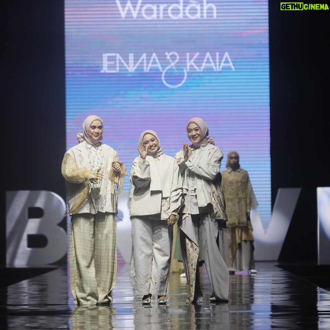 Dian Ayu Instagram - Thank you for having me @jennaandkaia.official x @wardahbeauty .. Sungguh selalu jadi pengalaman seru bisa jadi muse di event @jmfwofficial 🤍 Congratulations tehh @lirakrisnalisa and team.. Jakarta, Indonesia