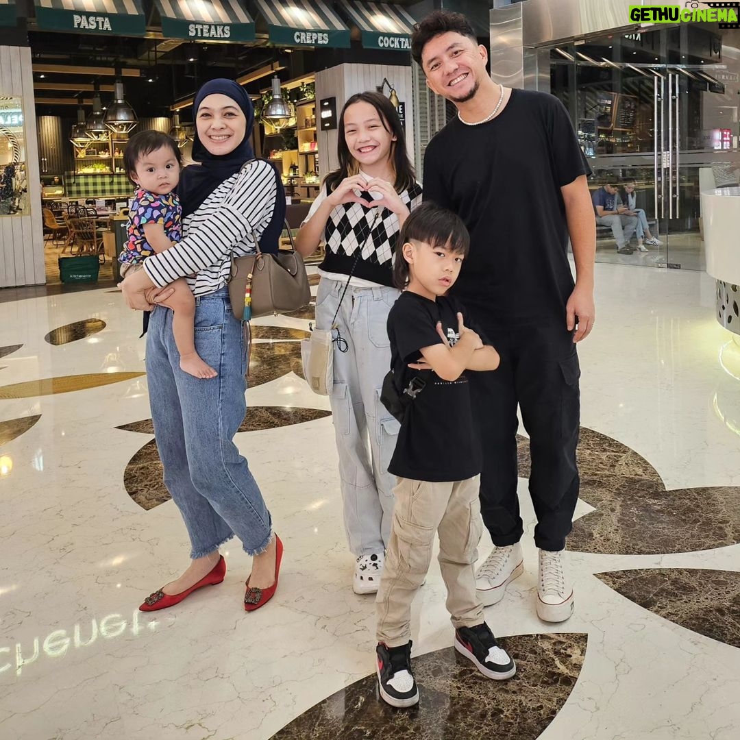 Dian Ayu Instagram - happy weekend from @theanandayu ❤️