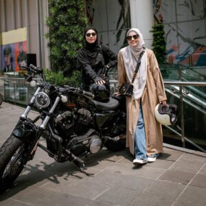 Dian Ayu Instagram - Hiburan ku hari ini disponsori oleh @dianayulestari ❤️🌺 Laff yu udh mau boncengin adeknya.

Made my day🌸

📸 @gradykayzel