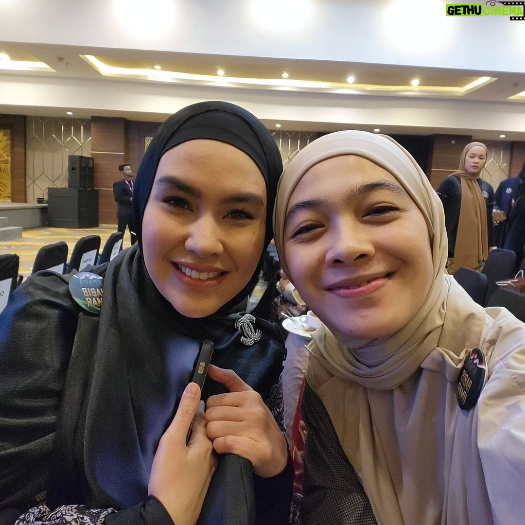 Dian Ayu Instagram - masyaallaahh tabbarakallah 20 agustus 2023 diberi kesempatan untuk memperdalam ilmu dari guru Habib Umar yang biasanyaa hanya nonton youtube nya ajaa.. Barakallahhh ukhtiii @ratu_anandita atas ajakannyaaa .. insyaallahh Allahh ganti pahala yaaa sayaang 🤍