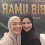 Dian Ayu Instagram - masyaallaahh tabbarakallah 20 agustus 2023 diberi kesempatan untuk memperdalam ilmu dari guru Habib Umar yang biasanyaa hanya nonton youtube nya ajaa.. Barakallahhh ukhtiii @ratu_anandita atas ajakannyaaa .. insyaallahh Allahh ganti pahala yaaa sayaang 🤍