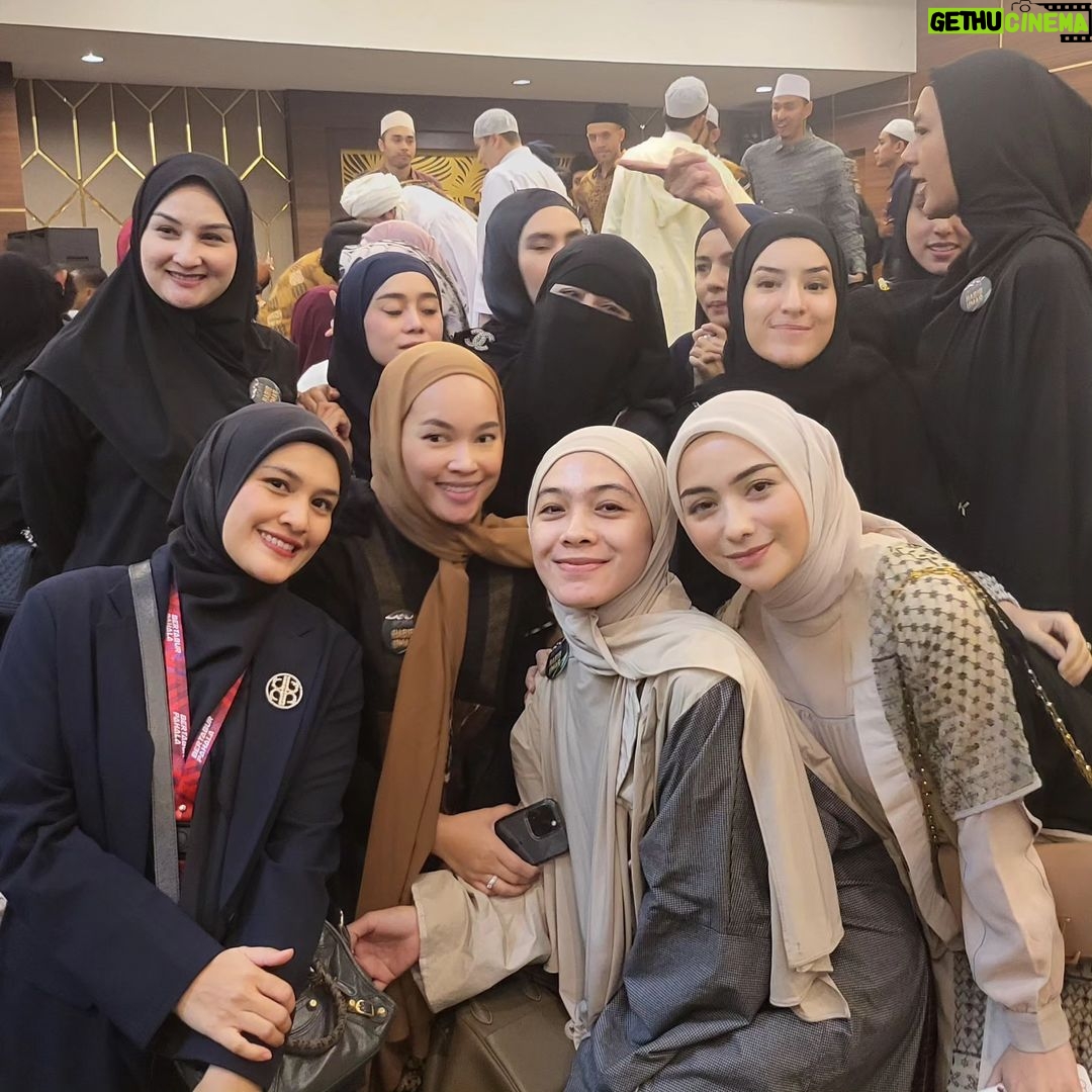 Dian Ayu Instagram - masyaallaahh tabbarakallah 20 agustus 2023 diberi kesempatan untuk memperdalam ilmu dari guru Habib Umar yang biasanyaa hanya nonton youtube nya ajaa.. Barakallahhh ukhtiii @ratu_anandita atas ajakannyaaa .. insyaallahh Allahh ganti pahala yaaa sayaang 🤍