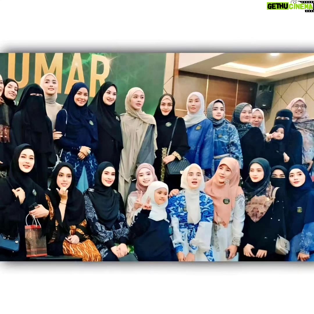 Dian Ayu Instagram - masyaallaahh tabbarakallah 20 agustus 2023 diberi kesempatan untuk memperdalam ilmu dari guru Habib Umar yang biasanyaa hanya nonton youtube nya ajaa.. Barakallahhh ukhtiii @ratu_anandita atas ajakannyaaa .. insyaallahh Allahh ganti pahala yaaa sayaang 🤍