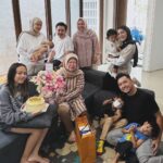 Dian Ayu Instagram - Hari ini pulang pergi ke Bandung buat ketemu Nenek! . . Wilujeng tepang taun Ibu, sadayana du’a nu pangsaena kanggo Ibu! ❤️ . . Doa terbaik juga untuk orang tua teman-teman semua, alfatihah 🤲🏻 Buah Batu Square