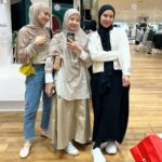 Dian Ayu Instagram - Namanyaa juga perempuan, nemu kaca gede langsung foto dan gak bisa sekali jepret dong 😝 Sisterrrrrrr, mainnn yukkk kemanaa kekk 🤣🤣🤣 Kemanaaa yaa enaknyaaaa 😚😚😚 @natasharizkynew @ratnagalih