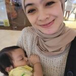 Dian Ayu Instagram - SELAMAT MENYUSUI 🤍🤍🤍 #12monthsold #PekanMenyusuiSedunia #WorldBreastfeedingWeek . 👕 @nyonya_nursingwear x @dwihandaanda