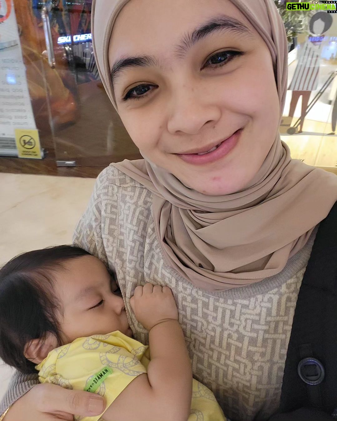Dian Ayu Instagram - SELAMAT MENYUSUI 🤍🤍🤍 #12monthsold #PekanMenyusuiSedunia #WorldBreastfeedingWeek . 👕 @nyonya_nursingwear x @dwihandaanda