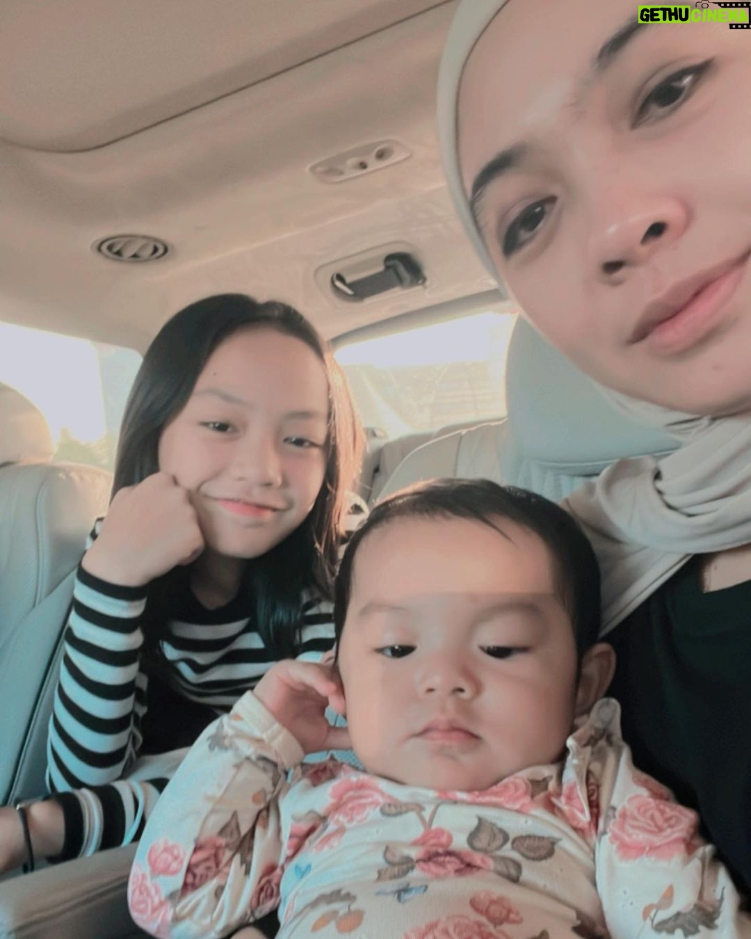 Dian Ayu Instagram - Tiga orang yang musti dijagain abi dan aa 😚