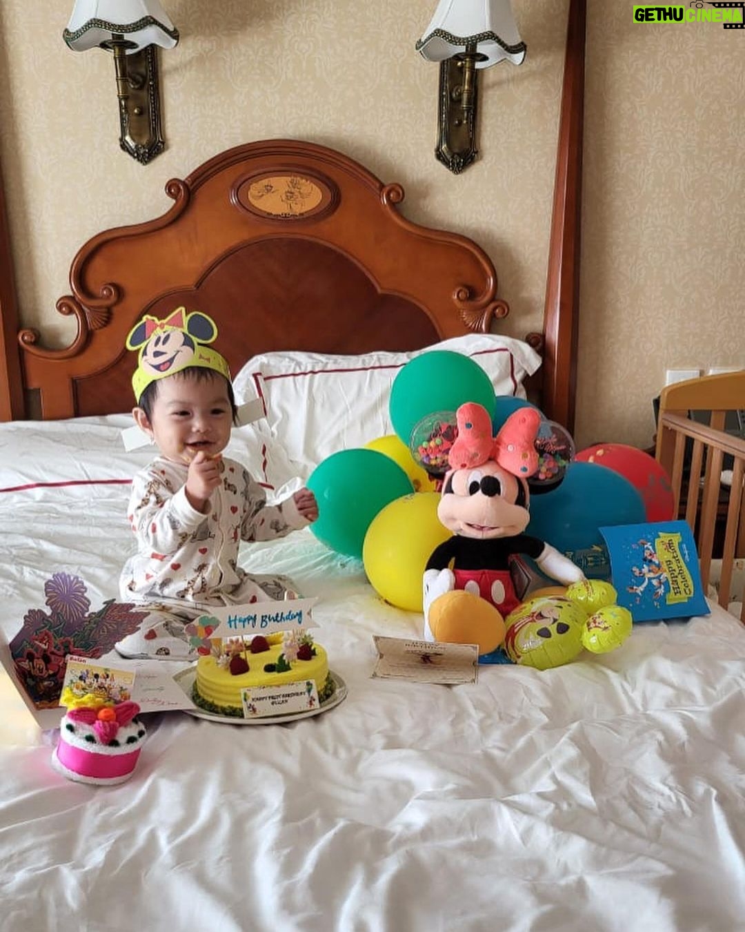 Dian Ayu Instagram - 10 juli 2023 🤍 Ulang tahun adek Bulan yang pertama.. Yang gak sengaja dirayain di Hong Kong pas lagi liburan.. masyaallaahh cepet banget adekkkk udah setahun ajaa umurnya.. Bismillaahhh sehat dan bahagia selalu yaa solehahh 🤍