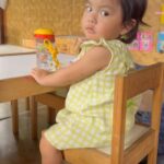 Dian Ayu Instagram - Adek Bulan udah sekolaaaahhhh 🤍🤍🤍 Adek sungguh menikmati semuaaa kegiatannyaa, gak pake takut ato ragu.. Good Job adekkkk!!! Nyaman dan aman terusss yaa sayaang.. selamat mengexplore lebih banyak lagi sayaang 🥹 #firstdayofschool #18monthsold