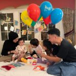 Dian Ayu Instagram - SATU TAHUNNN UMUR ADEK BULANNN!!! Masyaallaahh nakkk gak berasa bangettt saking hari harinyaaa sungguh kita nikmati sejak kehadiran adek.. Sehat selalu anakku, bahagia terus yaa solehah.. Abi umi kakak dan aa love you sooo much 💋💋💋