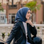 Dian Ayu Instagram - HL Paris Ultrafine untuk berbagai kesempatan? Why not! @dianayulestari sudah membuktikan bahwa jilbab segi empat polos yang satu ini bisa jadi andalan bahkan untuk naik motor loh! HL Paris Ultrafine launching 19 Juni 09.00WIB hanya di aplikasi Heaven Lights #HijabPolosSegiEmpat #DiscoverYourComfortZone