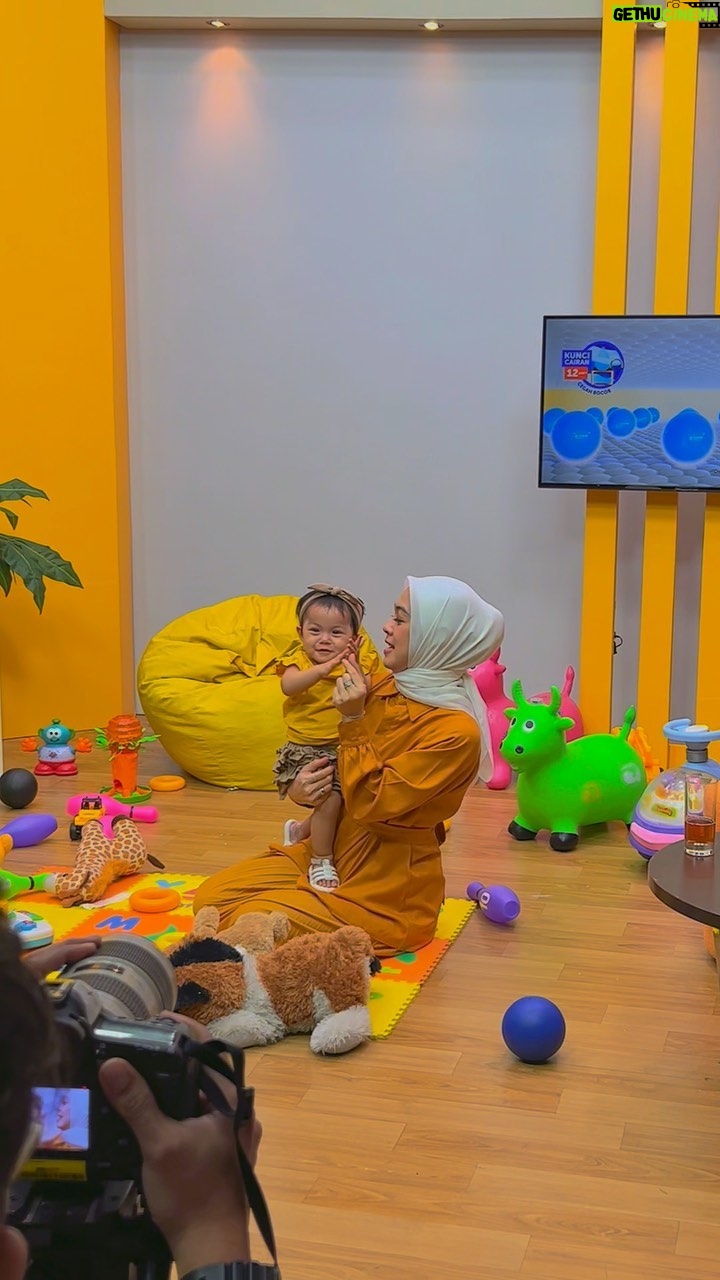 Dian Ayu Instagram - Alhamdulillaah shooting perdana adek Bulan pinterrr banget sungguh cooperative, prosesnyaa jadi cepetttt banget.. bahkan 2 jam lebih cepet dari estimasi 🥹 makasih banyakk dekkk 💋