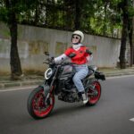 Dian Ayu Instagram - Terima kasih pak @rivan.purwantono & @nabilabylla untuk undangannyaaa.. Pengalaman baru ngawal timnas dalam kemacetan pake @ducati_id monster 😍 📸 @gradykayzel . #ducati #ducatiindonesia #ducatimonster #timnasindonesia