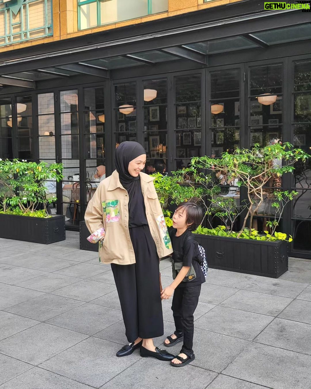 Dian Ayu Instagram - tempelin umi terus yaaa aa 😘 . . #secondborn