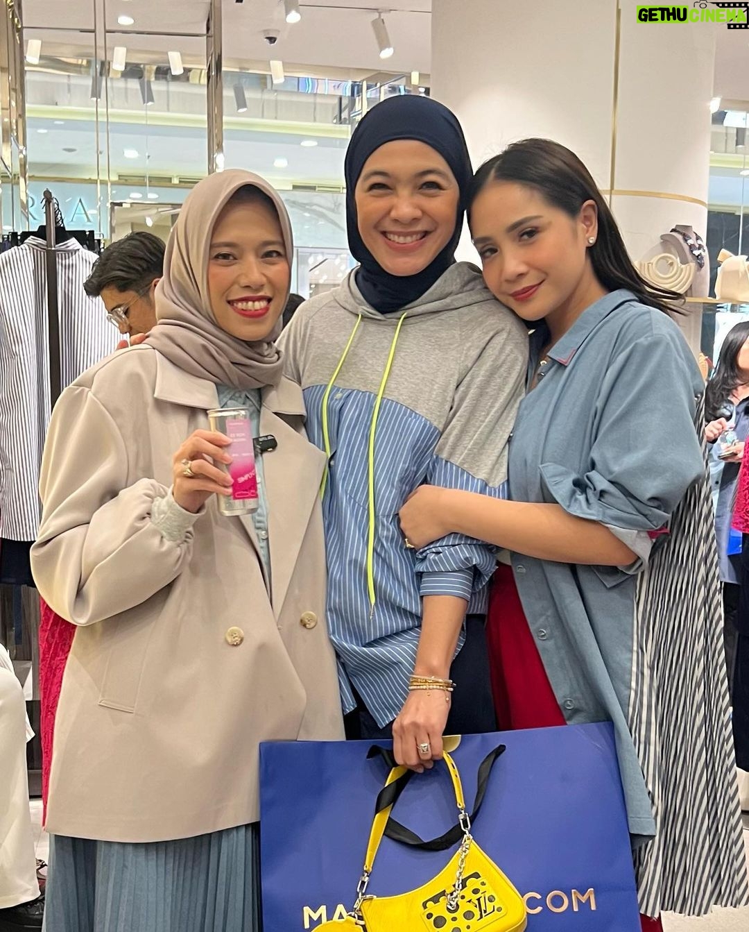 Dian Ayu Instagram - @ikyk2011 x @nagitaslavina.co collaboration event 🤍 Congratulations @anandiaputri @raffinagita1717 🫰🏻 . . . #latepost