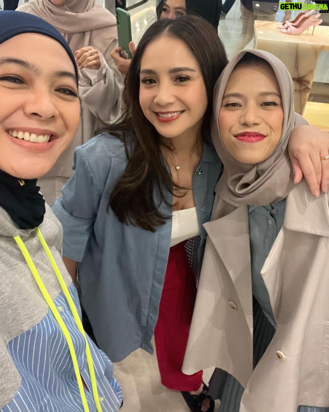 Dian Ayu Instagram - @ikyk2011 x @nagitaslavina.co collaboration event 🤍 Congratulations @anandiaputri @raffinagita1717 🫰🏻 . . . #latepost