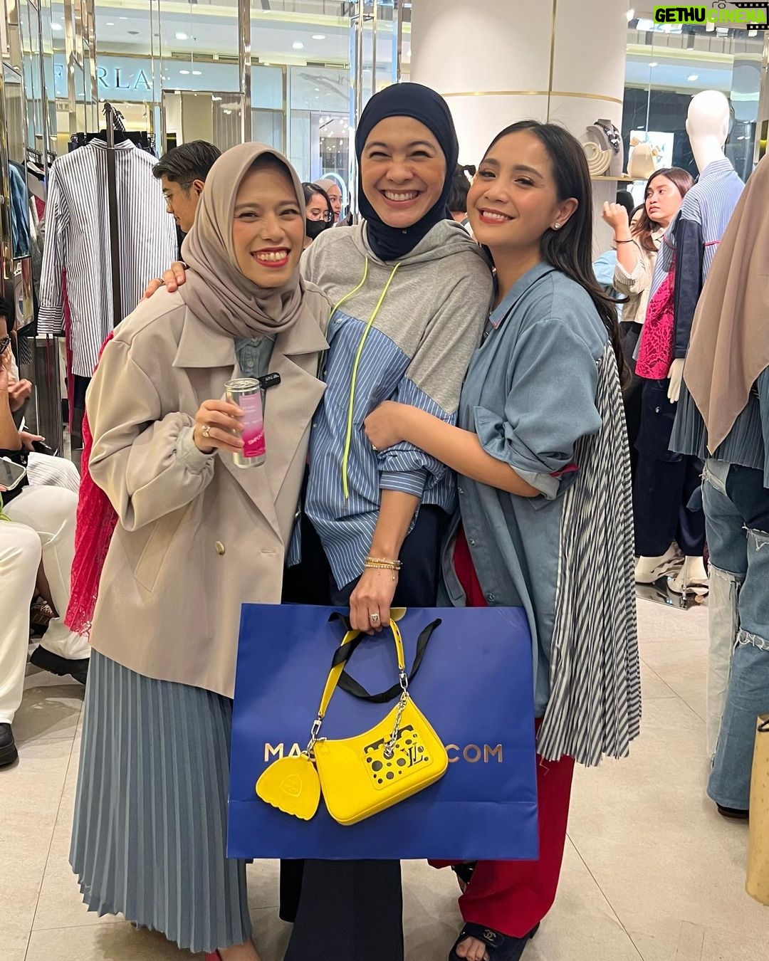 Dian Ayu Instagram - @ikyk2011 x @nagitaslavina.co collaboration event 🤍 Congratulations @anandiaputri @raffinagita1717 🫰🏻 . . . #latepost