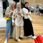 Dian Ayu Instagram - Namanyaa juga perempuan, nemu kaca gede langsung foto dan gak bisa sekali jepret dong 😝 Sisterrrrrrr, mainnn yukkk kemanaa kekk 🤣🤣🤣 Kemanaaa yaa enaknyaaaa 😚😚😚 @natasharizkynew @ratnagalih