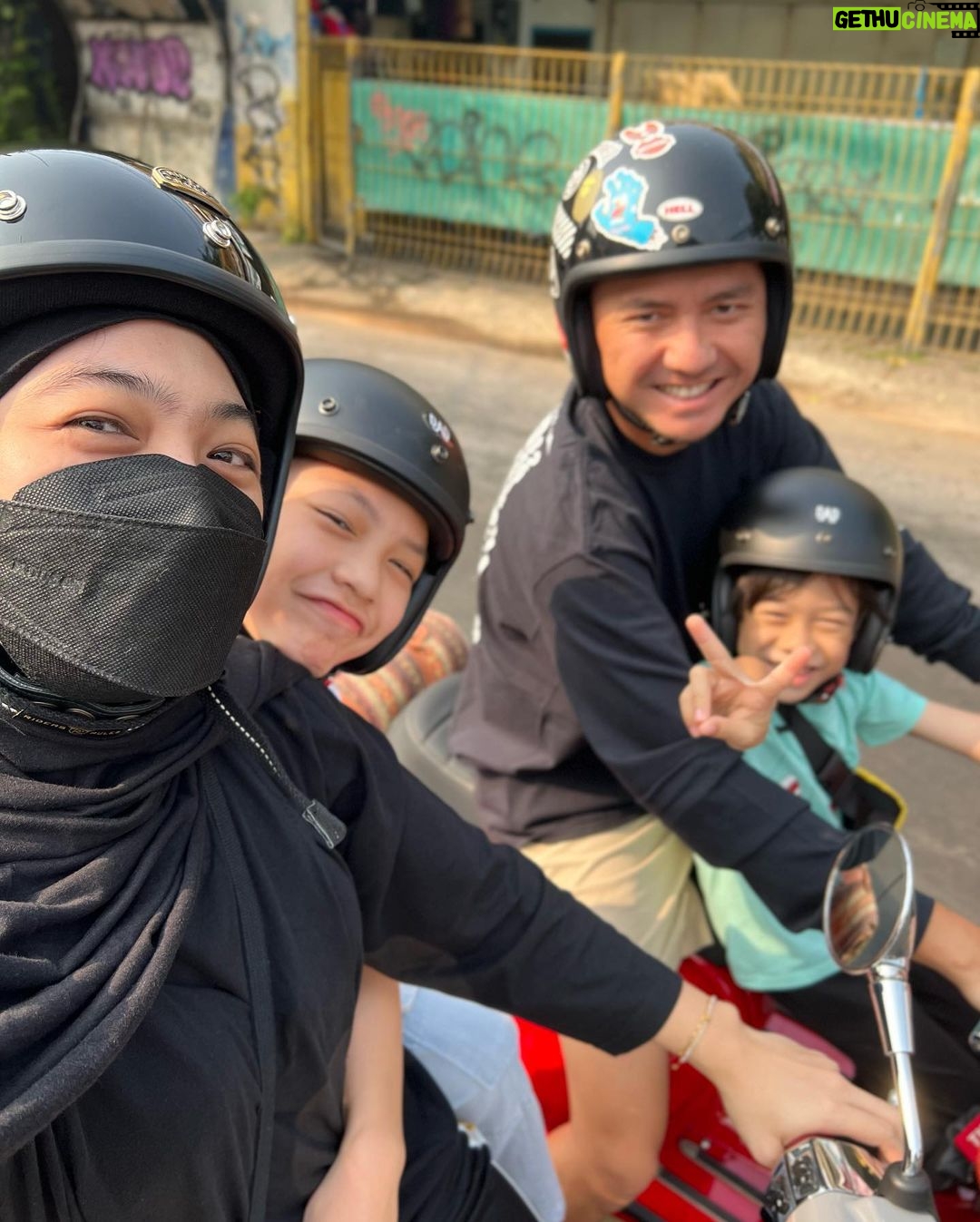 Dian Ayu Instagram - Sunmori, sarapan ala-ala Abah dan Ambu Eropah ❤️ Keluarga Cemara