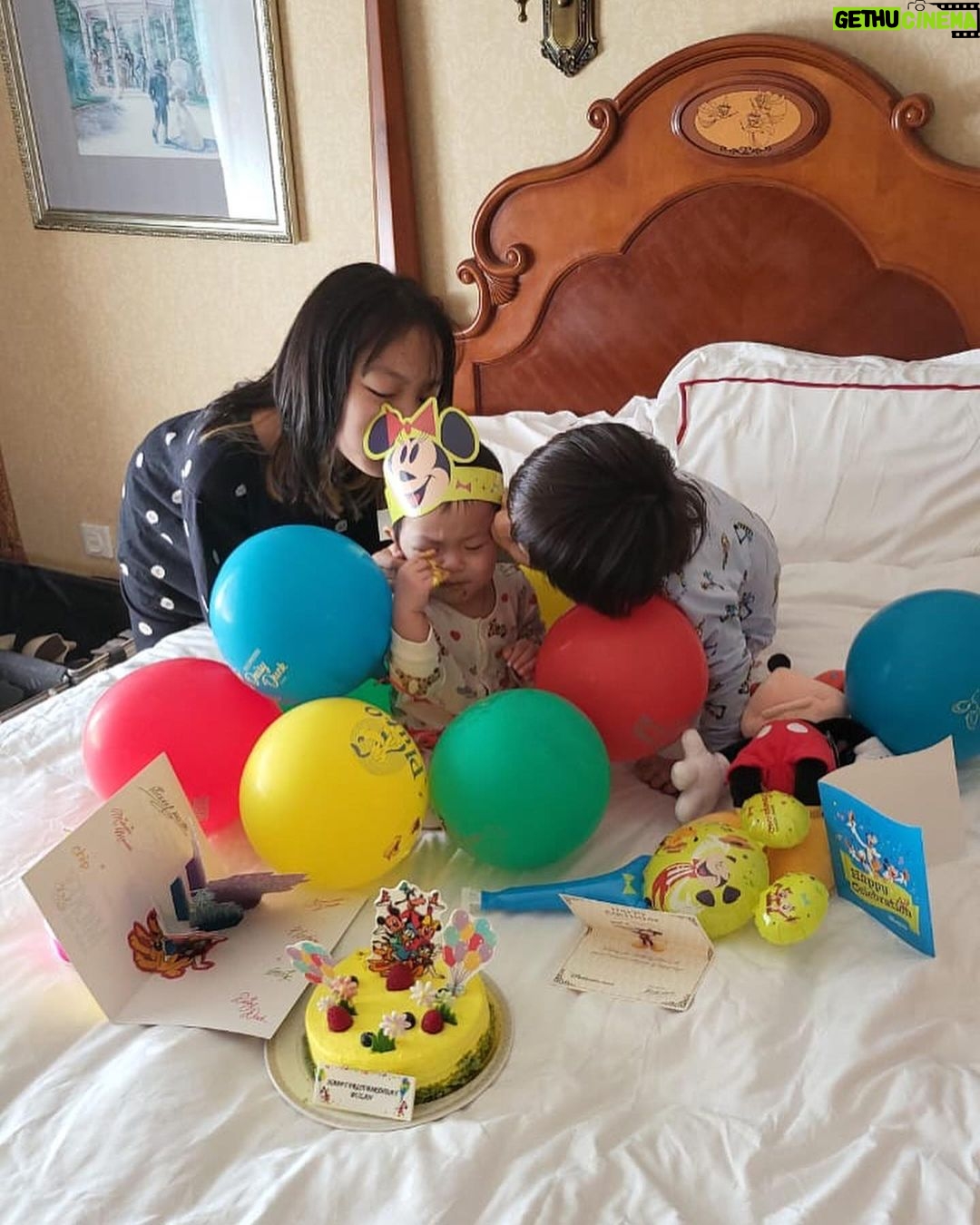 Dian Ayu Instagram - 10 juli 2023 🤍 Ulang tahun adek Bulan yang pertama.. Yang gak sengaja dirayain di Hong Kong pas lagi liburan.. masyaallaahh cepet banget adekkkk udah setahun ajaa umurnya.. Bismillaahhh sehat dan bahagia selalu yaa solehahh 🤍