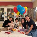 Dian Ayu Instagram – 10 juli 2023 🤍
Ulang tahun adek Bulan yang pertama..
Yang gak sengaja dirayain di Hong Kong pas lagi liburan.. masyaallaahh cepet banget adekkkk udah setahun ajaa umurnya..
Bismillaahhh sehat dan bahagia selalu yaa solehahh 🤍