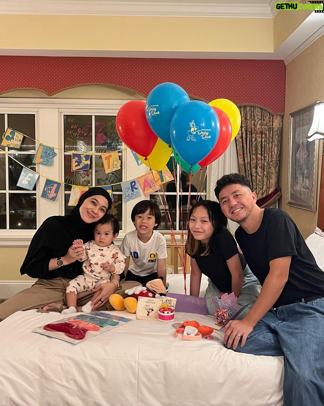 Dian Ayu Instagram - 10 juli 2023 🤍 Ulang tahun adek Bulan yang pertama.. Yang gak sengaja dirayain di Hong Kong pas lagi liburan.. masyaallaahh cepet banget adekkkk udah setahun ajaa umurnya.. Bismillaahhh sehat dan bahagia selalu yaa solehahh 🤍