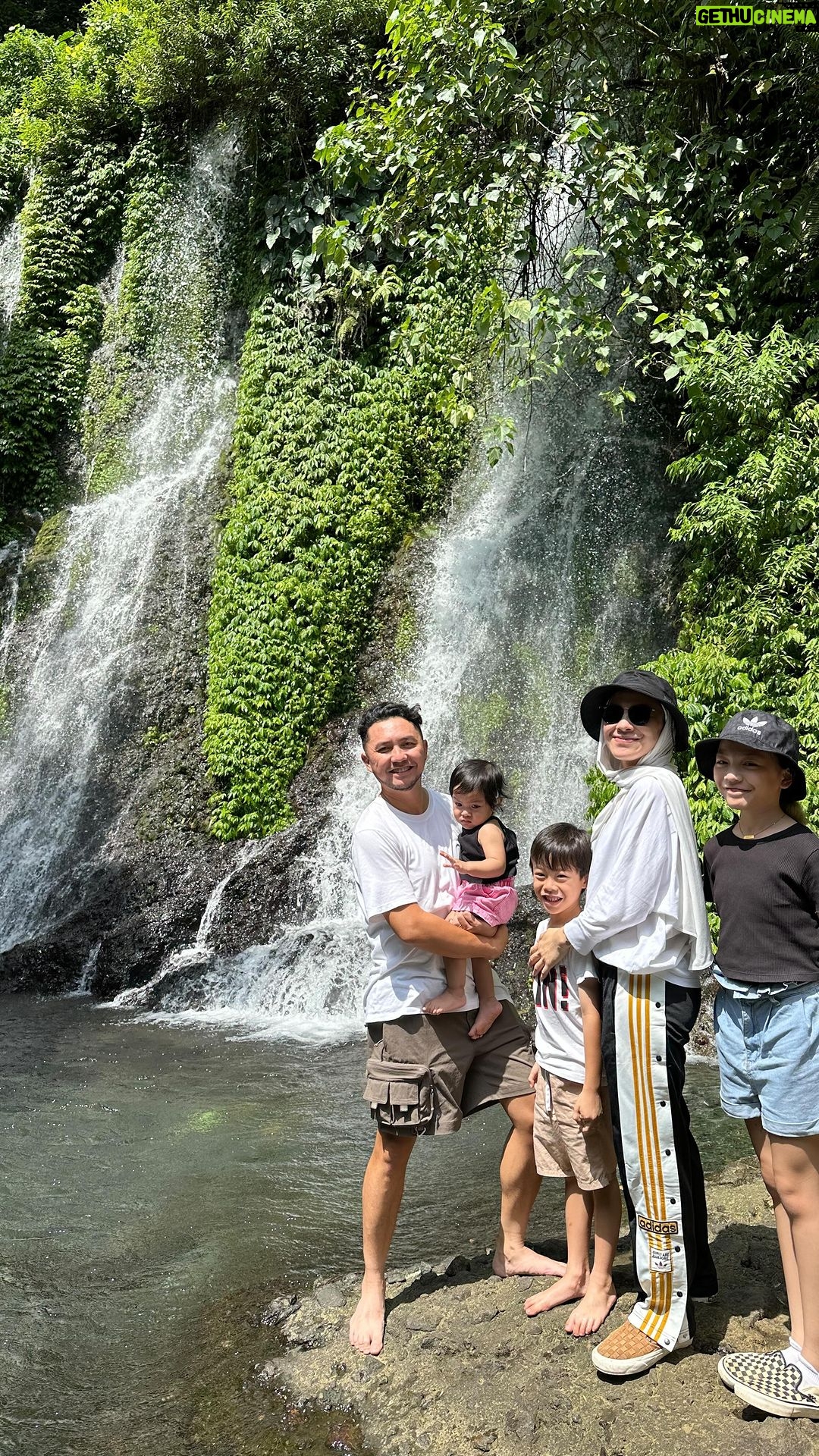 Dian Ayu Instagram - Assalamualaikummm 2024 dari #TheAnandayu 🤍🤍🤍 Air Terjun Jagir Banyuwangi