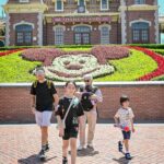 Dian Ayu Instagram – (Slide 1) : 1 2 3 cheeseeee….
(Slide 2) : yukk udah yuk panas panas ..

Saking panasnyaa Hong Kong , mau goto keluarga gini aja beraaaat benerrr rasanya ☀️☀️☀️😝

📸 @gradykayzel Hong Kong Disneyland
