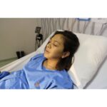 Dian Ayu Instagram - Tanggal 12 Mei 2017 pkl 23.30, baruuu mau meremin mata tiba tiba berasa pipis gak bisa ditahan. Setengah sadar akhirnya ngehh!! Ketuban-nya pecahhh.. buru2 berangkat RS (krn gak punya pengalaman menghadapi hamil pecah ketuban 😅). Kontraksi sebenernya dihari itu udah dari jam 11 siang, tp gak teratur jd saya acuh aja awalnya.. sampe RS dicek masih bukaan 2.. Alhamdulillaah ditungguin aja 😇 sampeeeeee tgl 13 Mei 2017 jam 1 siang, bukaan ternyata gak nambah, sementara ketuban terus keluar, dan kontraksi justru semakin sedikit.. dalam hati terusssss berdoa "ya Allaah, lancarkan persalinan ini. Biarkan anak saya lahir secara normal dan sehat" (alias uminya udah ketakutan bakal di SC duluan 😂) Gak lama dokternya memutuskan untuk di induksi, dalam setengah jam bereaksi daaaaaaaan ALLAAAAAAHUABAAAAR rasanyaaaa 5x kontraksi alamiiii.. badan rasanyaa diperesssssssss sakitttrr luar biasa (maaf yaa suami tangannyaa aku remesin terus) 😂 Dannn Alhamdulillaah, setelah 15 jam perjuangan, sore harinya anak kedua kami BTARA LANGIT ANANDAYU lahirrr dengan sehat dan selamat melalui persalinan normal 💞 Minta doanyaaa semuaaaa supaya Langit jadi anak soleh, pintar, dan jadi anak baik untuk semuanya.. aminnn 😇