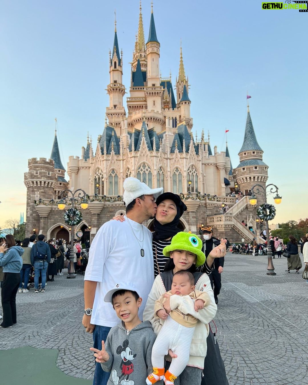 Dian Ayu Instagram - Alhamdulillah 11 tahun ❤️ . . Bismillah, belajar terus saling memperbaiki.. Keluarga Bahagia