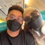 Dian Ayu Instagram - Tiba-tiba semalem ngedadak beli tiket, belum tau mau ngapain aja pas nyampe! . . Saatnya kembalikan gelora jiwa muda kita @dianayulestari ayo pacaran! . . Paguyuban Orang Tua Tiga Anak Menolak Tua 🤘🏻🔥 International Airport Soekarno Hatta Cengkareng, Jakarta