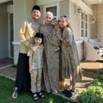 Dian Ayu Instagram – Minal aidin wal Faidzin..
Maaf lahir dan batin yaaa dari keluarga @theanandayu 🤍
Hati hati kolestrol yaaa 😝 Bandung