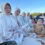 Dian Ayu Instagram – Minal aidin wal Faidzin..
Maaf lahir dan batin yaaa dari keluarga @theanandayu 🤍
Hati hati kolestrol yaaa 😝 Bandung
