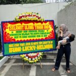 Dian Ayu Instagram – Masih edisi umi 37 tahun 🤍
Alhamdulillaah ya Allahh sungguh bersyukur dikelilingi orang orang ini..
terima kasih ya Allah 🥲
.
Makasih om @gradykayzel foto fotonyaaa 🥹