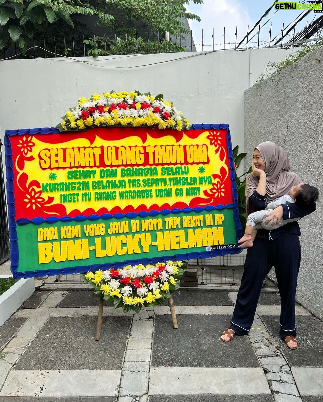 Dian Ayu Instagram - Masih edisi umi 37 tahun 🤍 Alhamdulillaah ya Allahh sungguh bersyukur dikelilingi orang orang ini.. terima kasih ya Allah 🥲 . Makasih om @gradykayzel foto fotonyaaa 🥹