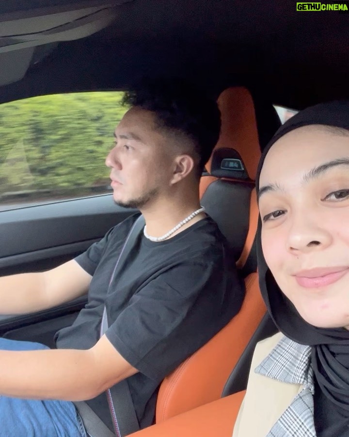 Dian Ayu Instagram - Masih edisi umi 37 tahun 🤍 Alhamdulillaah ya Allahh sungguh bersyukur dikelilingi orang orang ini.. terima kasih ya Allah 🥲 . Makasih om @gradykayzel foto fotonyaaa 🥹