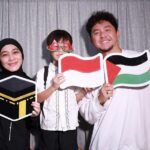 Dian Ayu Instagram - Bulan ramadhan ini Langit banyak nanya tentang Palestina karena banyak temennya di sekolah dan juga orang-orang di sekitarnya ngomongin tentang hal itu. Kita jelaskan sejauh yang kita tau dan mengerti dengan bahasa anak-anak, masyaAllah dia semangat dan terus pengen tau. Semoga doa Langit sampai ke langit, teman-temannya di Palestina bisa merasakan kembali nikmatnya bulan ramadhan, berbuka puasa dengan keluarga tercinta, berangkat tarawih sambil bersenda gurau dengan tetangganya, menikmati minuman dingin yang segar saat adzan baru berkumandang. Allahuakbar, Allahuakbar, Allahuakbar, semoga kedamaian untuk seluruh umat manusia di muka bumi ini.