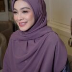 Dian Ayu Instagram - Umikkkk yuk kapan motoran bareng 😜 Kak @dianayulestari si paling lawak, cantik cieeee, sukak deh sama style kamuuu, sering bgt liatin post nya, apalagi kalau udah naik motor, cantik, kerennnn, pokok nya menyalaaaaaa umikkkkkk 😆😘🫶🏻 Nice to Meet you kakkkkk @dianayulestari 🤍 Jakarta, Indonesia