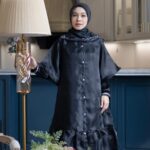 Dian Ayu Instagram - 💜💜💜💜💜💜💜💜💜 Rama Dress ini gemasshhhh sekaliiii, teman teman suka warna apaaaa?????!! Jgn lupa sudah bisa diorder yah @alurcerita 🌟☘️ Ishbir collection edisi special #AlurCerita6Langkah Makeup by @victoria_makeupatelier 💄 Photo by @dierabachir 📷 Properties and venue @lifetime.design