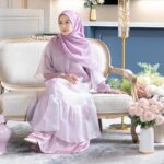 Dian Ayu Instagram - 💜💜💜💜💜💜💜💜💜 Rama Dress ini gemasshhhh sekaliiii, teman teman suka warna apaaaa?????!! Jgn lupa sudah bisa diorder yah @alurcerita 🌟☘️ Ishbir collection edisi special #AlurCerita6Langkah Makeup by @victoria_makeupatelier 💄 Photo by @dierabachir 📷 Properties and venue @lifetime.design
