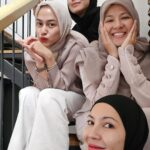 Dian Ayu Instagram - WORKLIDAY 🫶🏻 Ketika aku, @ratnagalih dan @ninazatulini22 ada kerjaan di Bandung, kok ya jodoh banget @natasharizkynew pun sama.. maka terjadilah extend dengan tujuan JAJAAAAN 🤣🤣🤣